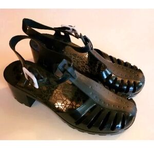 Bamboo Black Jelly Closed Toe Fisherman-Style Sandals, Size 8